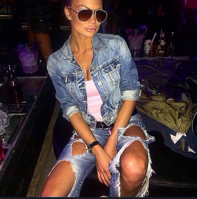 Я опытна и знаю, как доставить удовольствие каждому мужчине. 😉 Встреча со мной - это окунуться в волнующий океан страсти и наслаждения. Я живу в Москве, столице возбуждения, и готова подарить тебе незабываемое время. Со мной ты сможешь реализовать свои самые сокровенные фантазии, я открыта и готова пойти на эксперименты. Мои услуги полностью индивидуальны и включают массаж, оральные ласки и многое другое. Уже есть отзывы обо мне - мои клиенты остались очень довольны и рекомендуют меня своим друзьям. Жду тебя, чтобы сделать нашу встречу незабываемой. 😘 Фото проверены и мои. Яна